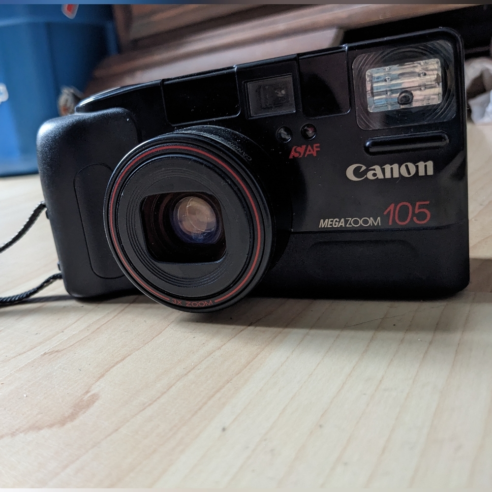 Vintage Canon Mega Zoom 105  35mm Film Camera in Great Condition